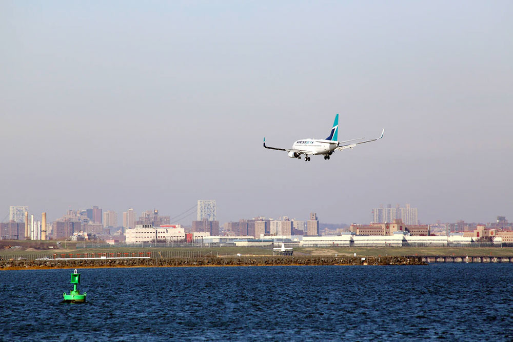 Jet on Final Approach to Laguardia Airport, New York - Cheapest Time