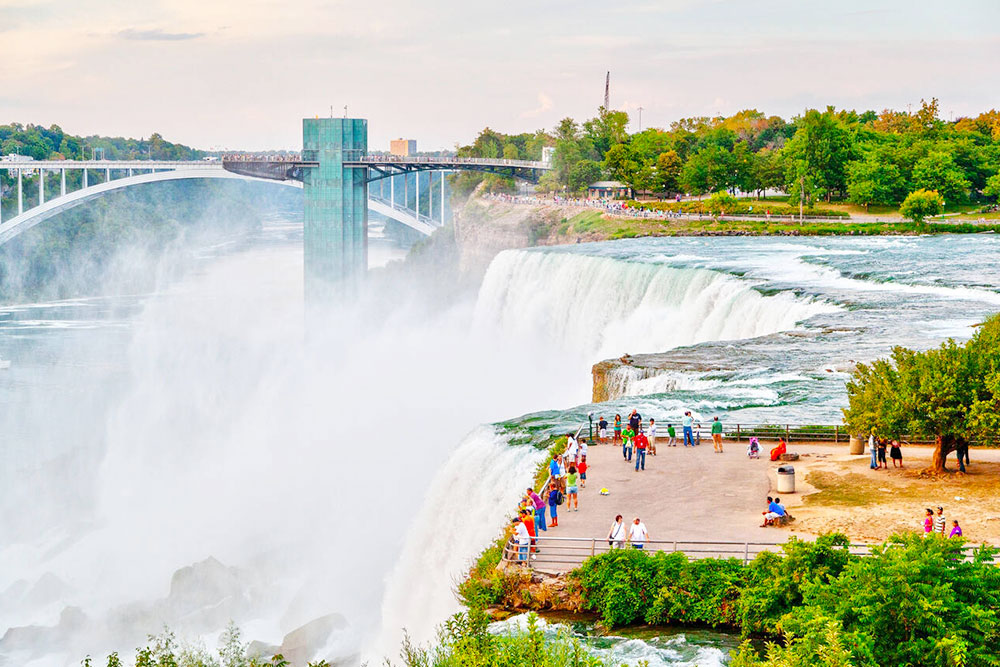 Tourists on the Waterfall Observation Deck at Niagara Falls - Cheapest Time
