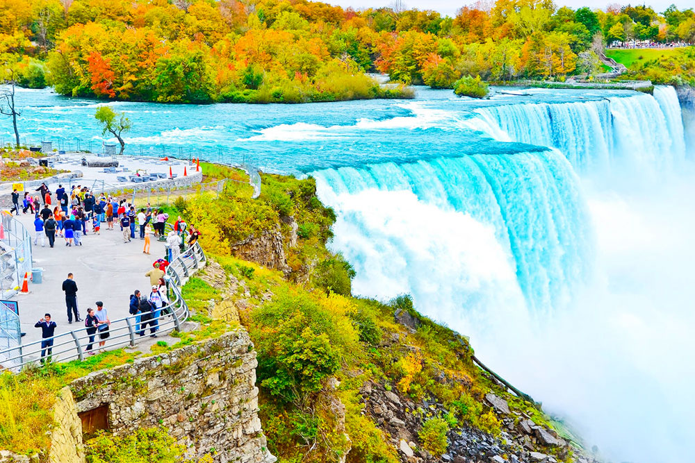 View of Niagara Falls from American Side in Autumn - Cheapest Time