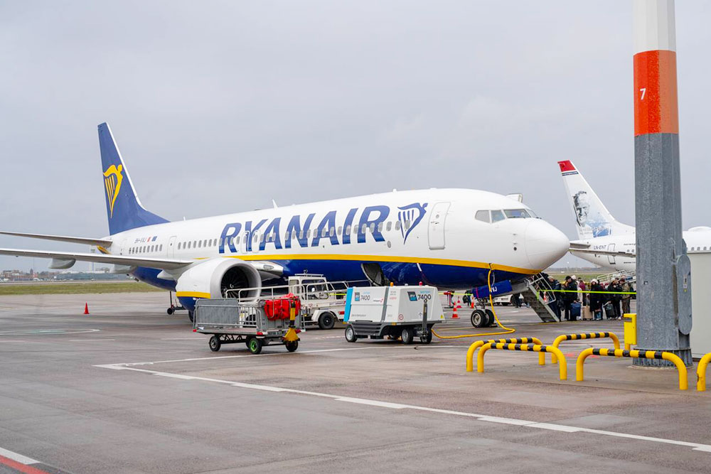 Ryanair Airplane at Berlin BER Airport - Cheapest Time
