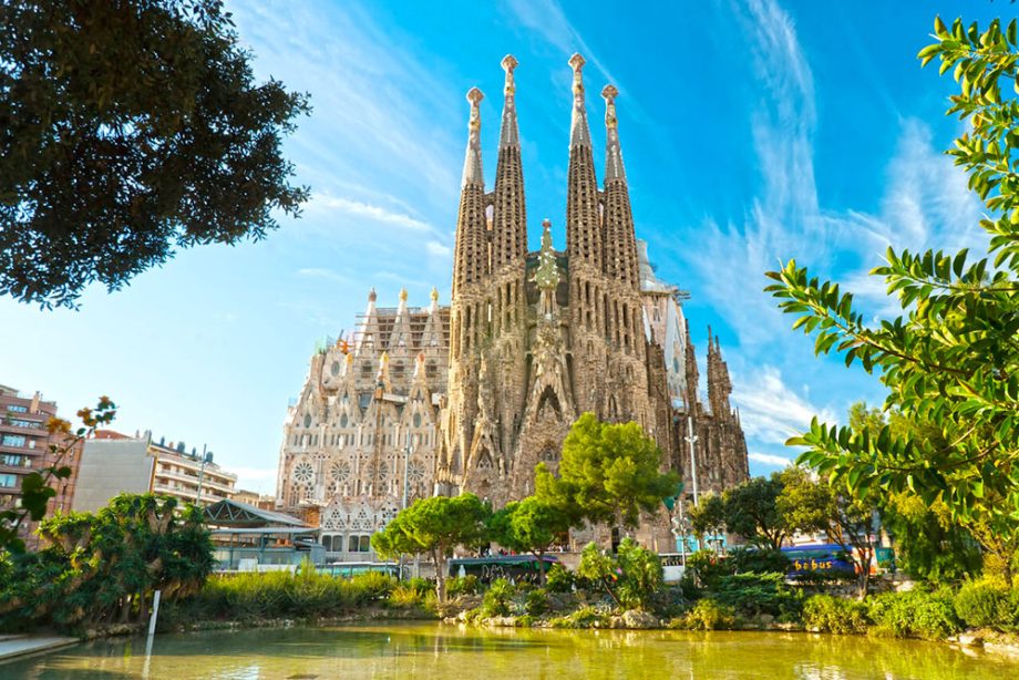 Cheapest Time to Visit Barcelona in 2026/2027 with Costs