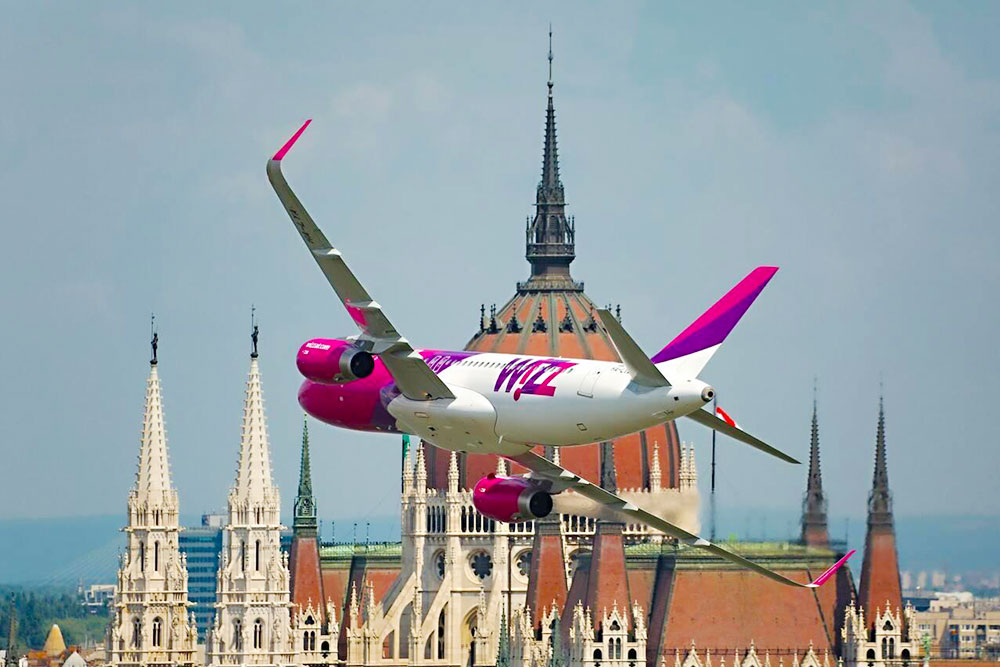 Airplane Low Pass in Budapest - Cheapest Time