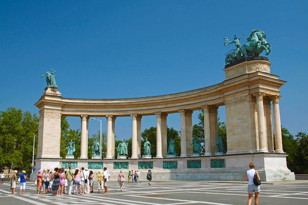 Heroes Square, Budapest - Cheapest Time