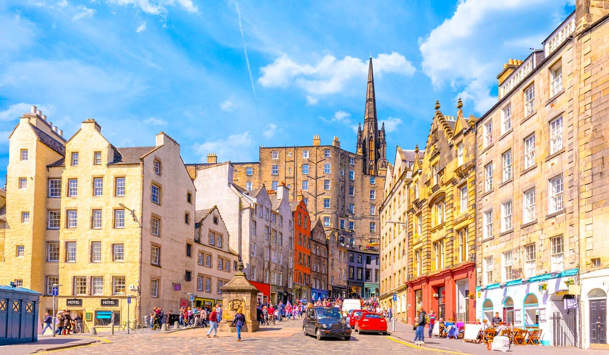 Cheapest Time to Fly and Visit Edinburgh - Cheapest Time