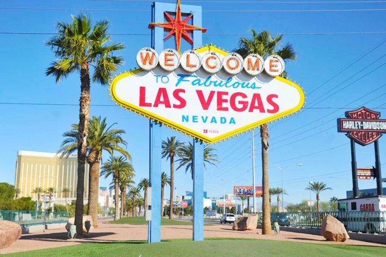 10 Cheap Warm Places to Visit in February in USA
